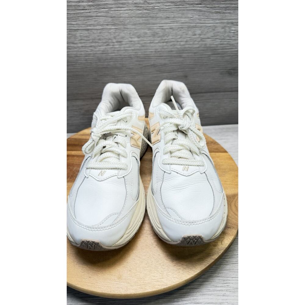 New Balance 2002R. White. Men’s Size 7 - Picture 3 of 10